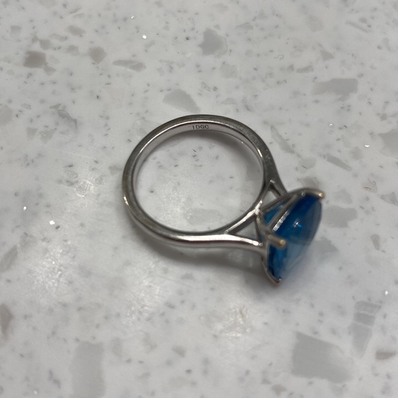 Blue Nile cushion cut size 6 blue topaz 14k white gold ring - Picture 6 of 7